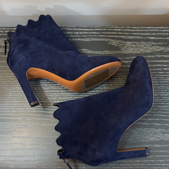 Alaia Navy Suede Ankle Boots - Picture 5 of 8